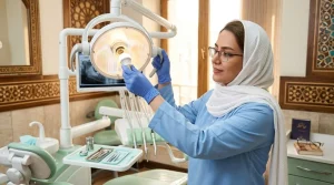 نحوه تعویض لامپ یونیت دندانپزشکی؛ آموزش گام‌به‌گام و نکات ایمنی حیاتی